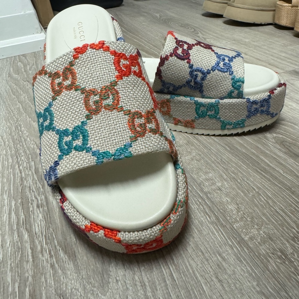 Gucci Beige and Multicolor Embroidered Slides
